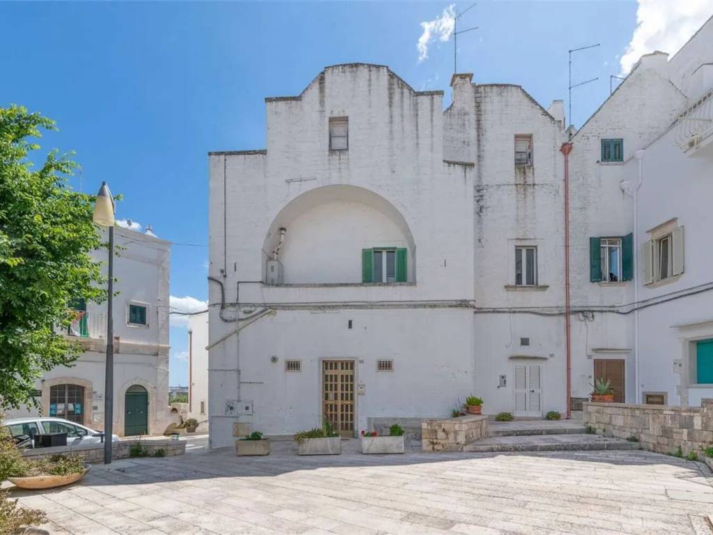 intera palazzina in vendita a Locorotondo