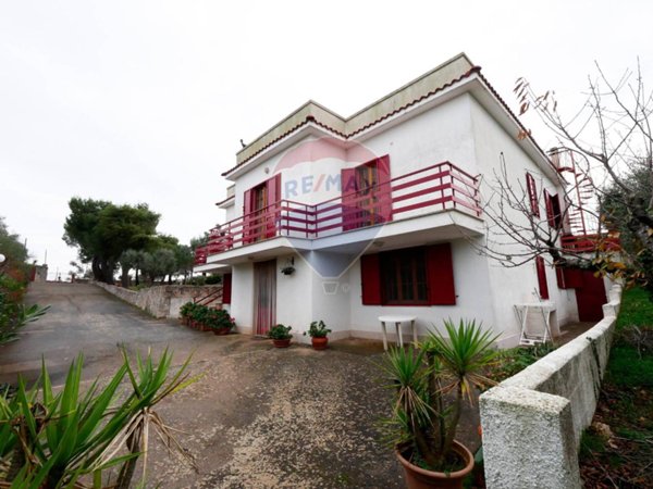 casa indipendente in vendita a Locorotondo