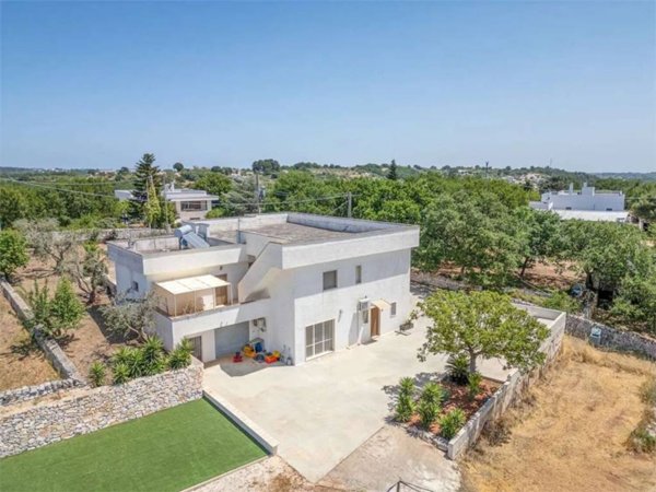 casa indipendente in vendita a Locorotondo