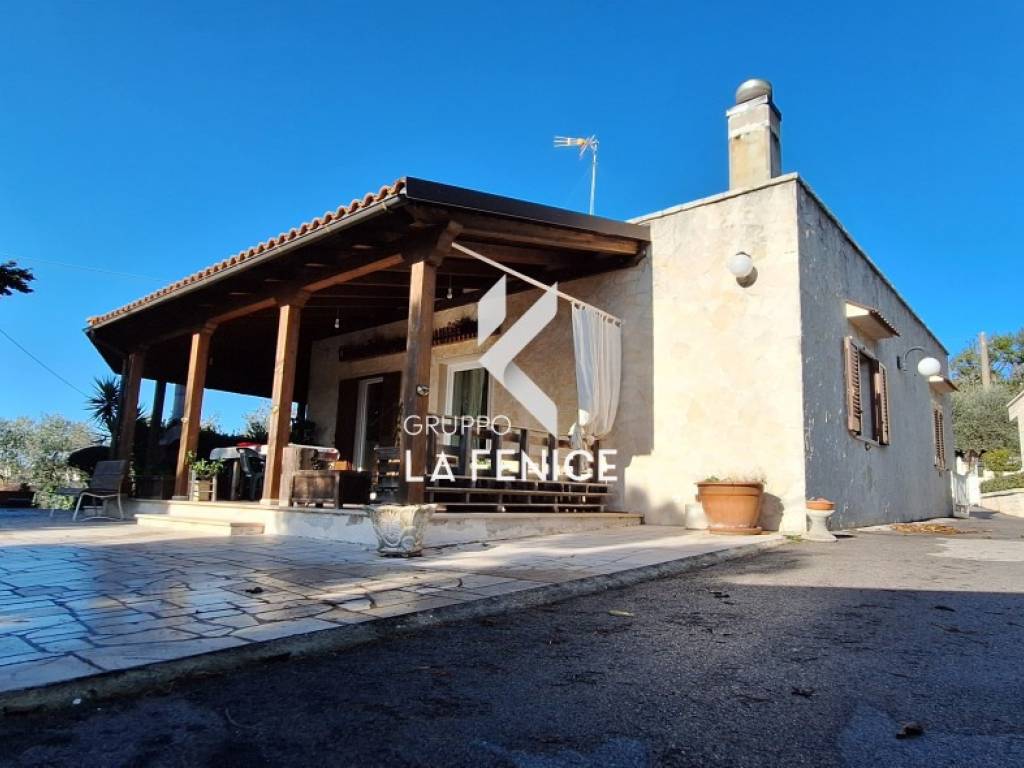 casa indipendente in vendita a Locorotondo