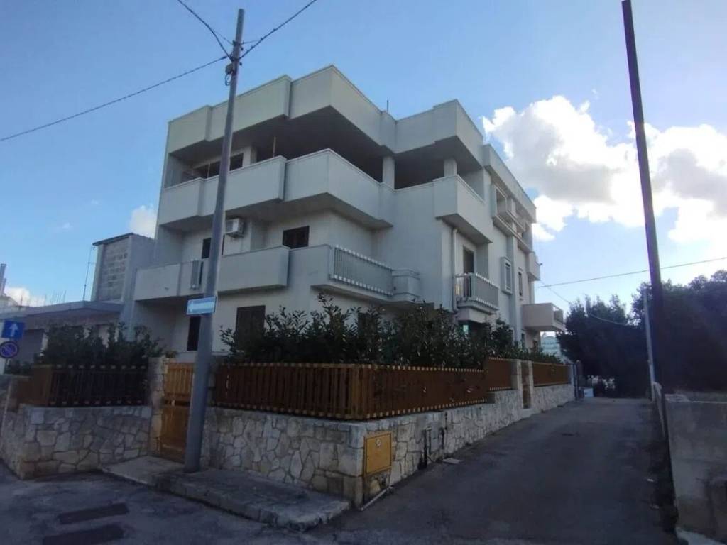 casa indipendente in vendita a Locorotondo