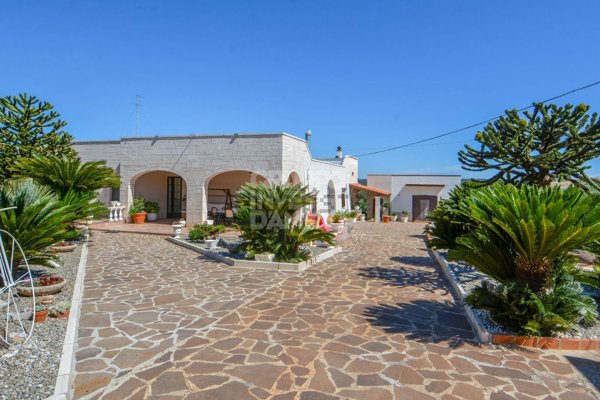 casa indipendente in vendita a Locorotondo