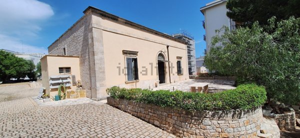 casa indipendente in vendita a Locorotondo