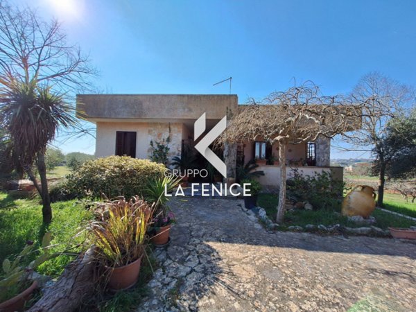 casa indipendente in vendita a Locorotondo