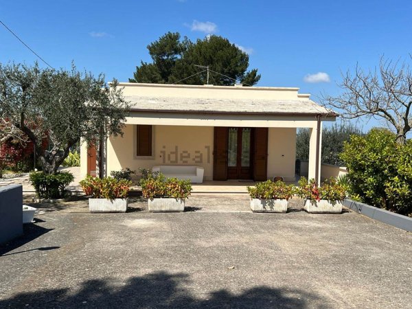 casa indipendente in vendita a Locorotondo
