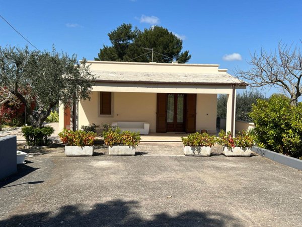 casa indipendente in vendita a Locorotondo in zona Trito