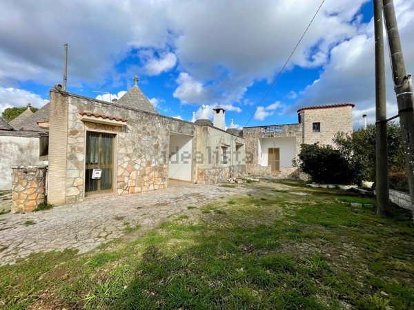 pentavano in vendita a Locorotondo