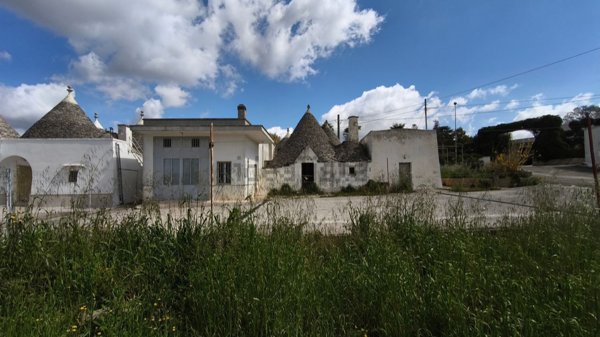pentavano in vendita a Locorotondo