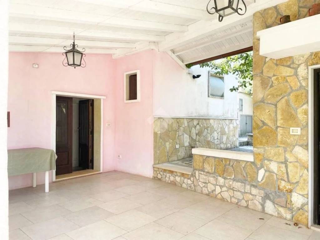 casa indipendente in vendita a Locorotondo