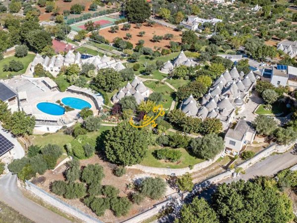 intera palazzina in vendita a Locorotondo