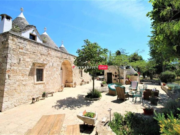 casa indipendente in vendita a Locorotondo
