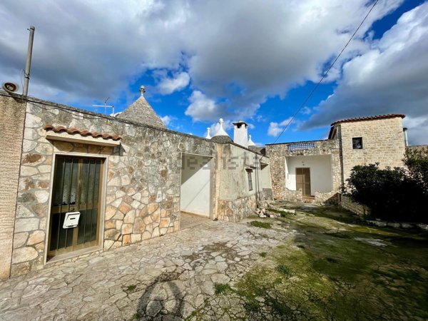 pentavano in vendita a Locorotondo