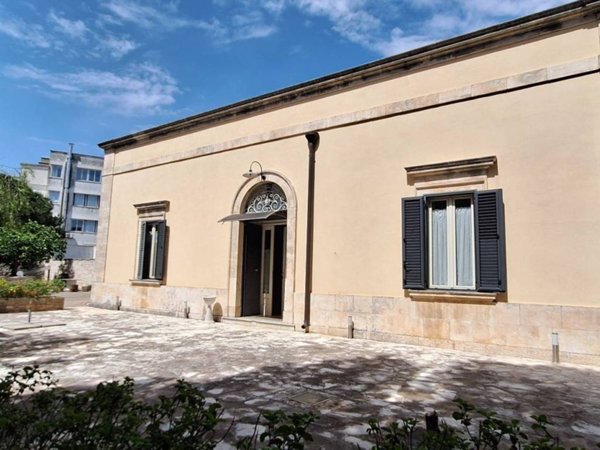 casa indipendente in vendita a Locorotondo