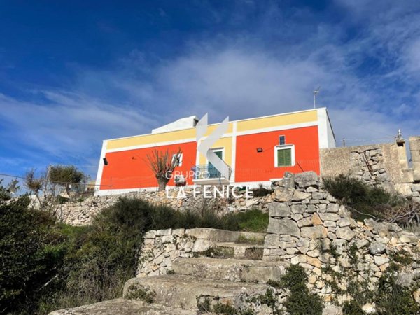 casa indipendente in vendita a Locorotondo