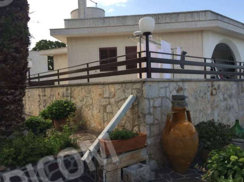 casa indipendente in vendita a Locorotondo