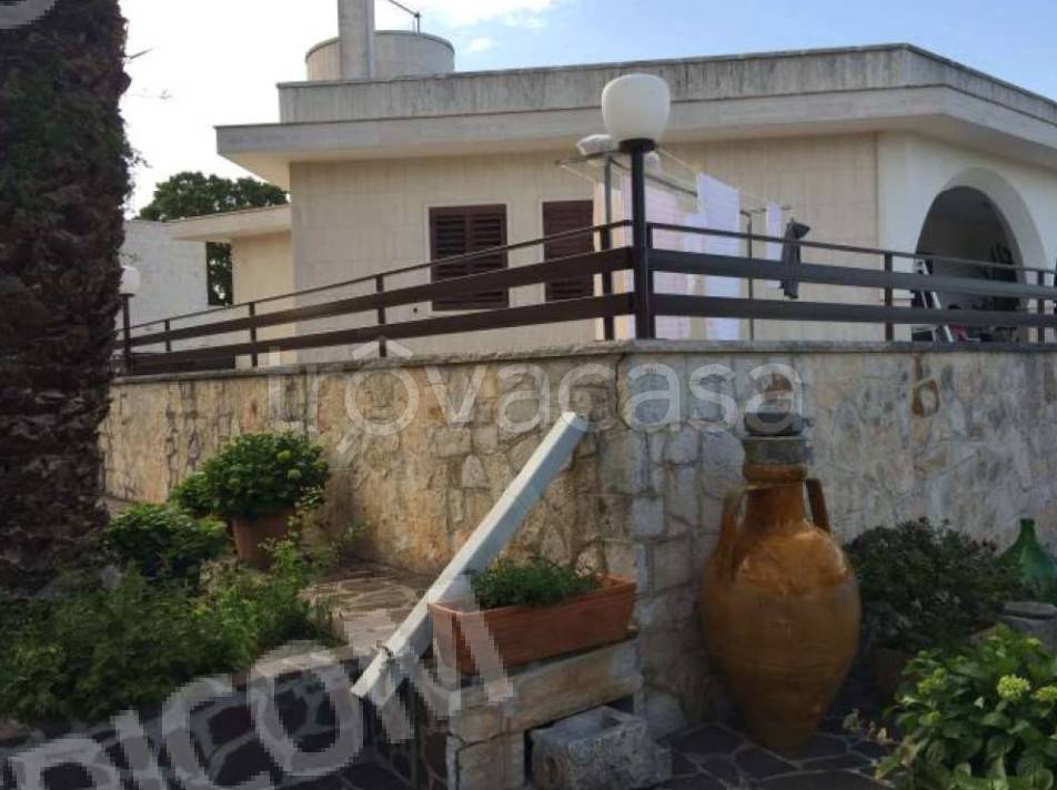 casa indipendente in vendita a Locorotondo