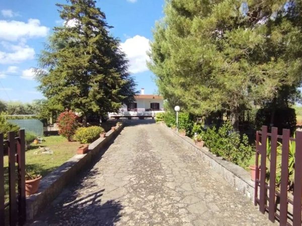casa indipendente in vendita a Locorotondo