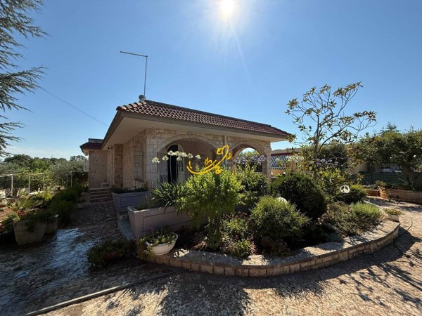 casa indipendente in vendita a Locorotondo