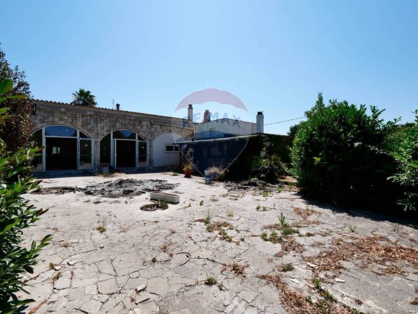 casa indipendente in vendita a Locorotondo