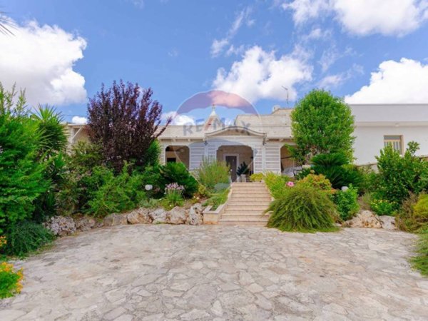 casa indipendente in vendita a Locorotondo