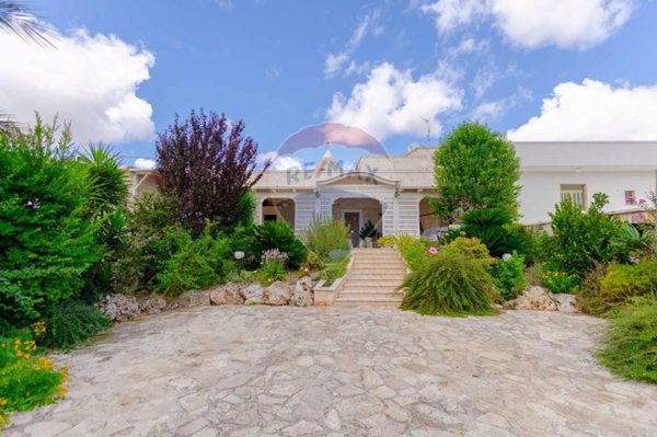 casa indipendente in vendita a Locorotondo
