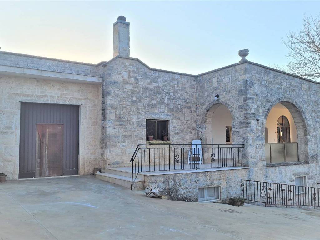 casa indipendente in vendita a Locorotondo