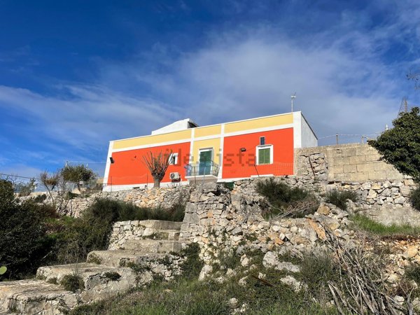 casa indipendente in vendita a Locorotondo