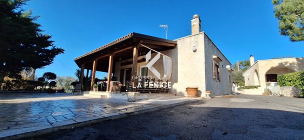 casa indipendente in vendita a Locorotondo