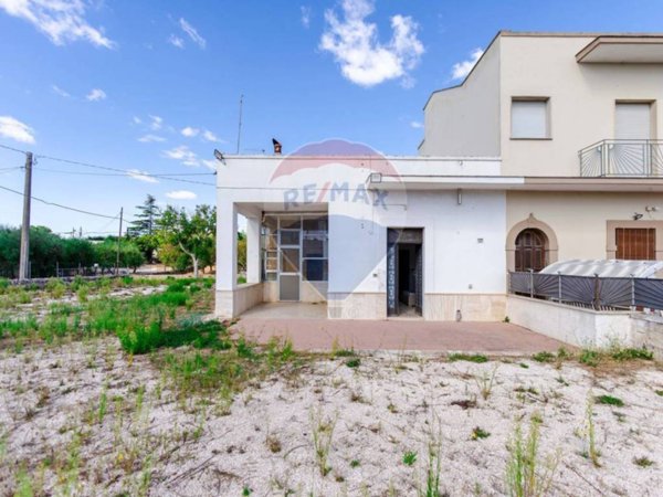 casa indipendente in vendita a Locorotondo