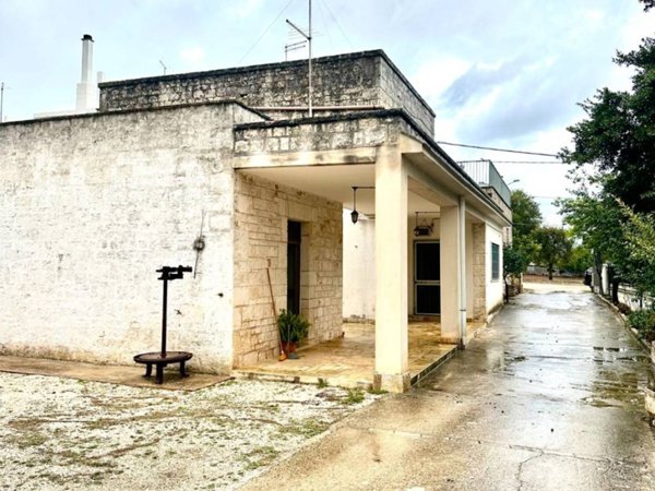 casa indipendente in vendita a Locorotondo