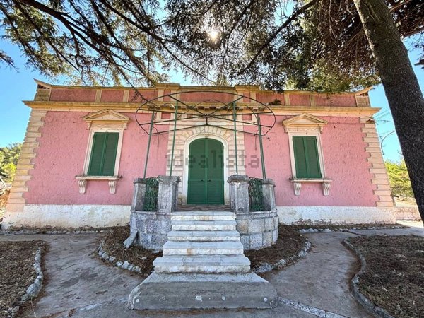 casa indipendente in vendita a Locorotondo