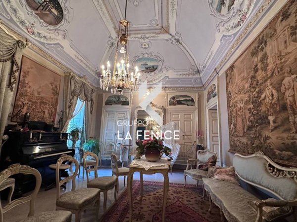 intera palazzina in vendita a Locorotondo