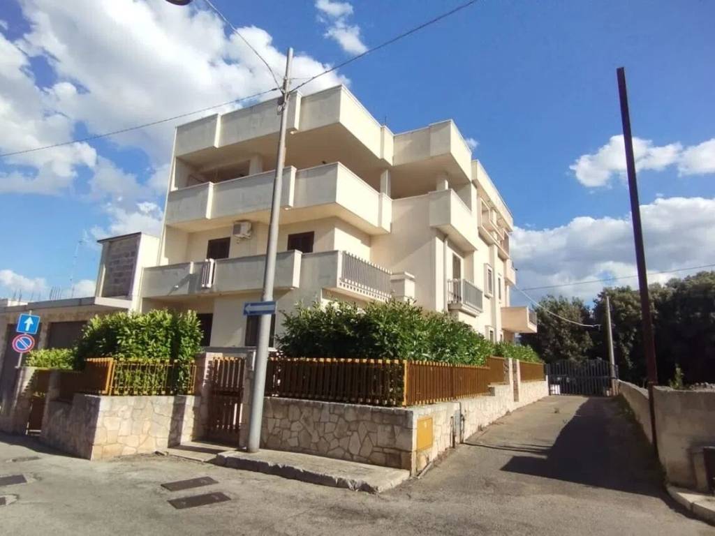 casa indipendente in vendita a Locorotondo