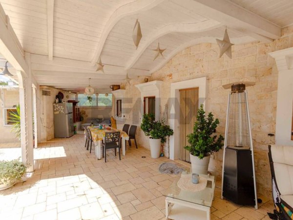 casa indipendente in vendita a Locorotondo