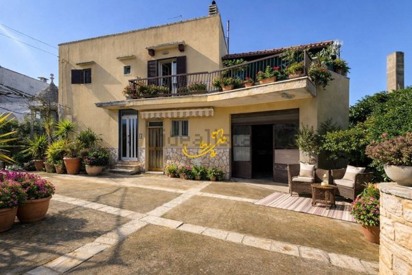casa indipendente in vendita a Locorotondo