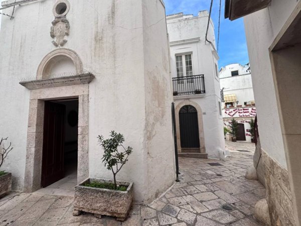 intera palazzina in vendita a Locorotondo