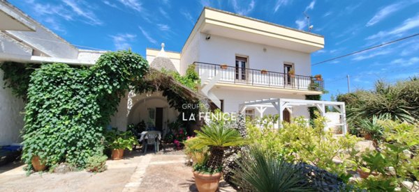 casa indipendente in vendita a Locorotondo