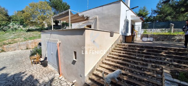 casa indipendente in vendita a Locorotondo
