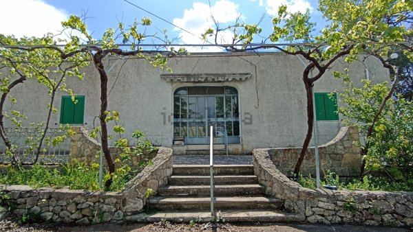 casa indipendente in vendita a Locorotondo