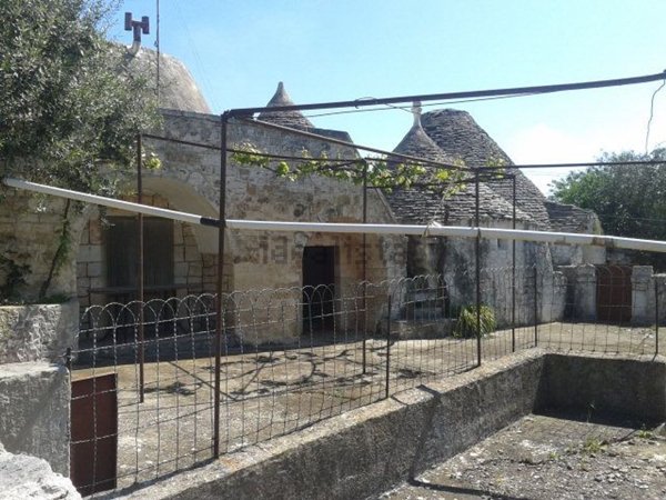 pentavano in vendita a Locorotondo