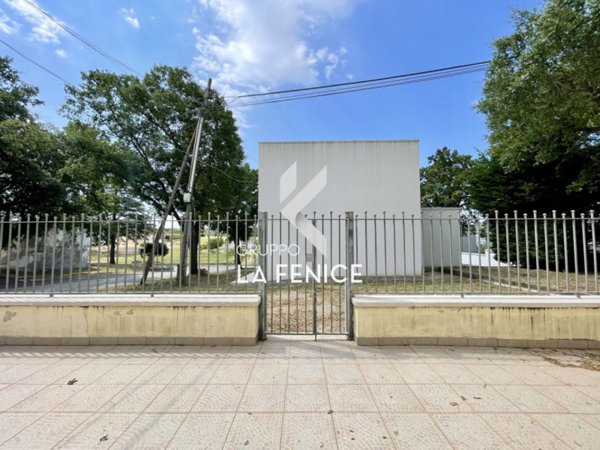 casa indipendente in vendita a Locorotondo