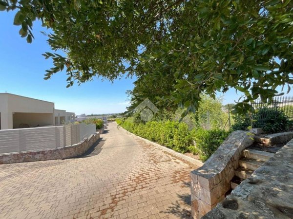 casa indipendente in vendita a Locorotondo