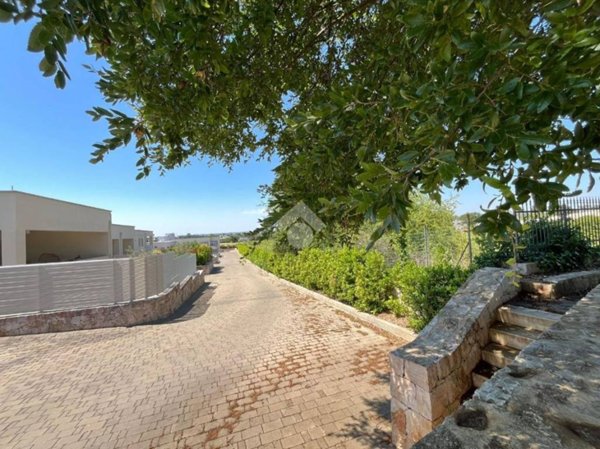 casa indipendente in vendita a Locorotondo