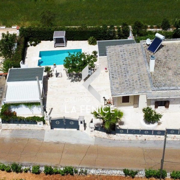 casa indipendente in vendita a Locorotondo