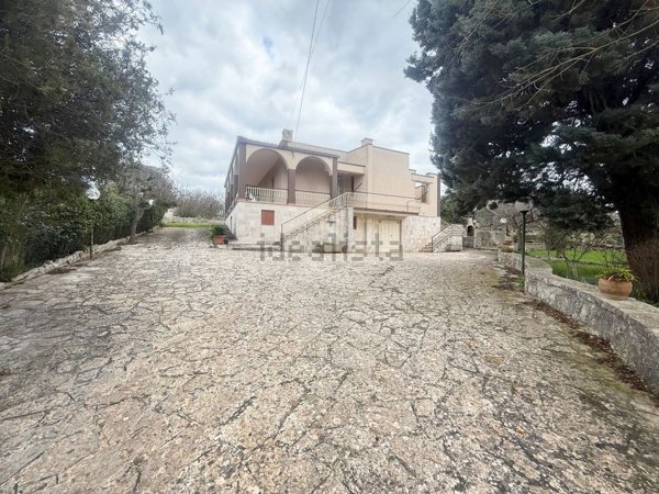 casa indipendente in vendita a Locorotondo in zona Trito