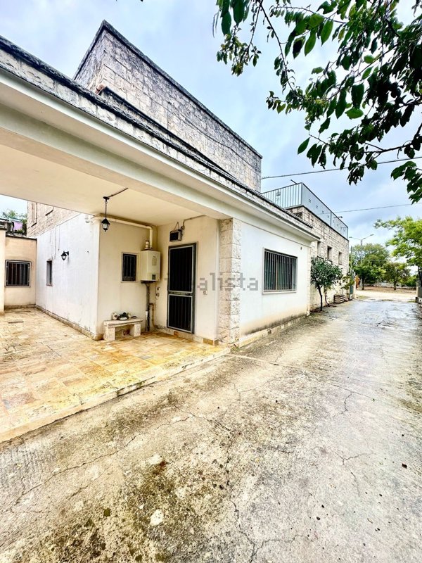 casa indipendente in vendita a Locorotondo in zona Trito