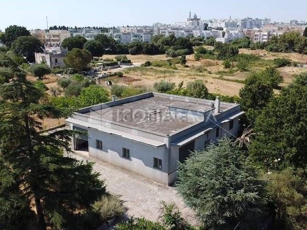 casa indipendente in vendita a Locorotondo