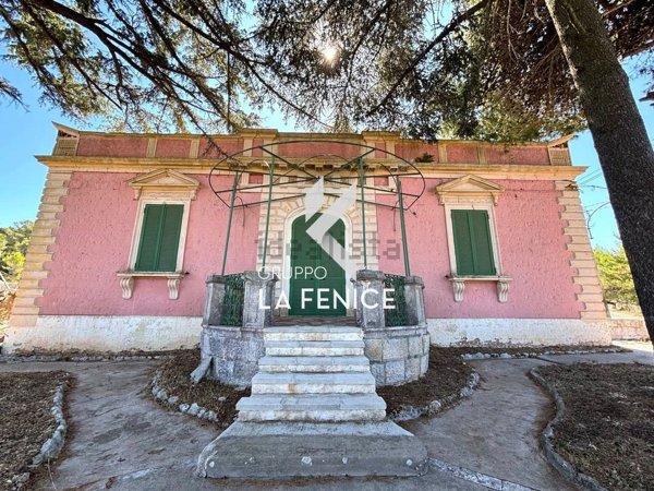casa indipendente in vendita a Locorotondo