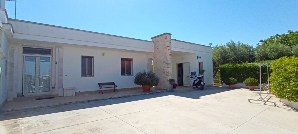 casa indipendente in vendita a Locorotondo