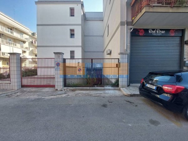 locale commerciale in vendita a Modugno